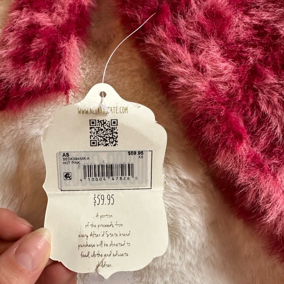 NWT Altar’d State Hot Pink Fuzzy Crop Tank Size XS - Picture 6 of 8